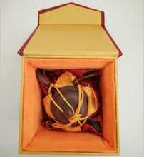Load image into Gallery viewer, 200cc Nixing Pottery Teapots with XinJing Hand Carved The Heat of Prajna Paramita Sutra 摩诃般若波罗蜜多心经