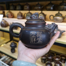 Load image into Gallery viewer, 250ml Handmade Healthy Nixing Clay Teapots with Chinese Traditional Dragon