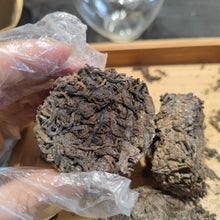 Load image into Gallery viewer, 2005 years old bamboo liupao  dark tea from liubao farmers keep body healthy loose weight tea 200g
