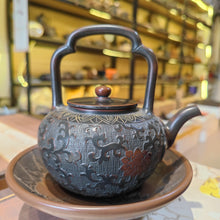 Load image into Gallery viewer, Hand-carved Nixing Pottery Beam-handle Teapot with Interlocking Lotus Pattern, Symbolizing Everlasting Fortune and Blessings, Large Capacity 650ml
