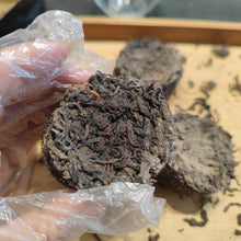 Load image into Gallery viewer, 2005 years old bamboo liupao  dark tea from liubao farmers keep body healthy loose weight tea 200g
