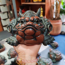 Load image into Gallery viewer, Handmade Nixing Pottery Fortune-Attracting &amp; Luck-Transferring Golden Toad Ornament
