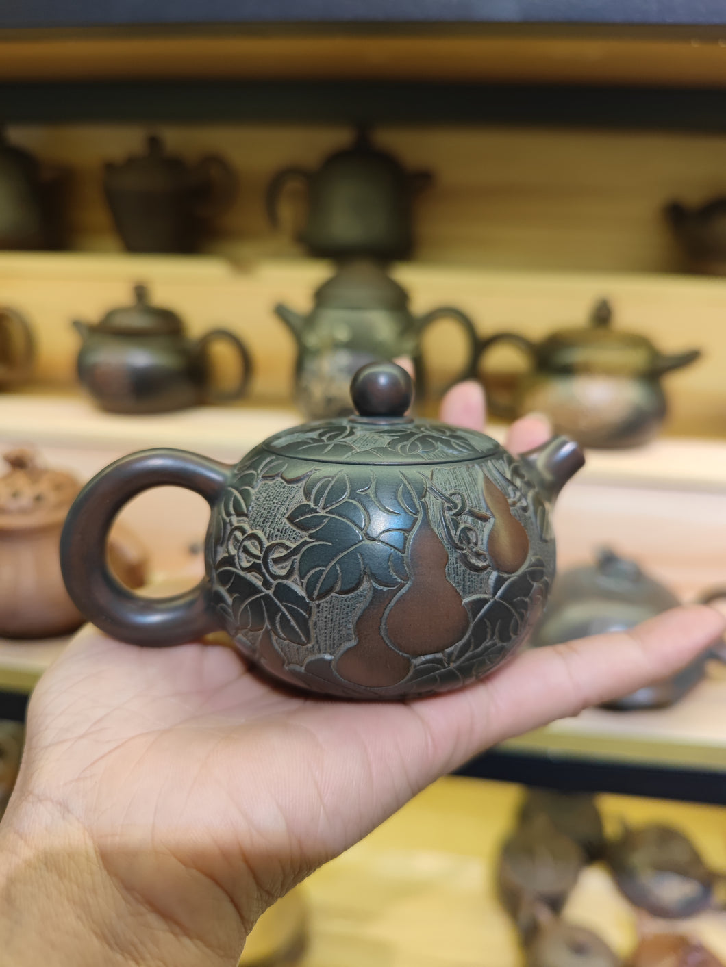 100ml / 200ml Hand Carved Bronze Bottle Gourd Xishi Teapot Nixing Clay Teapot