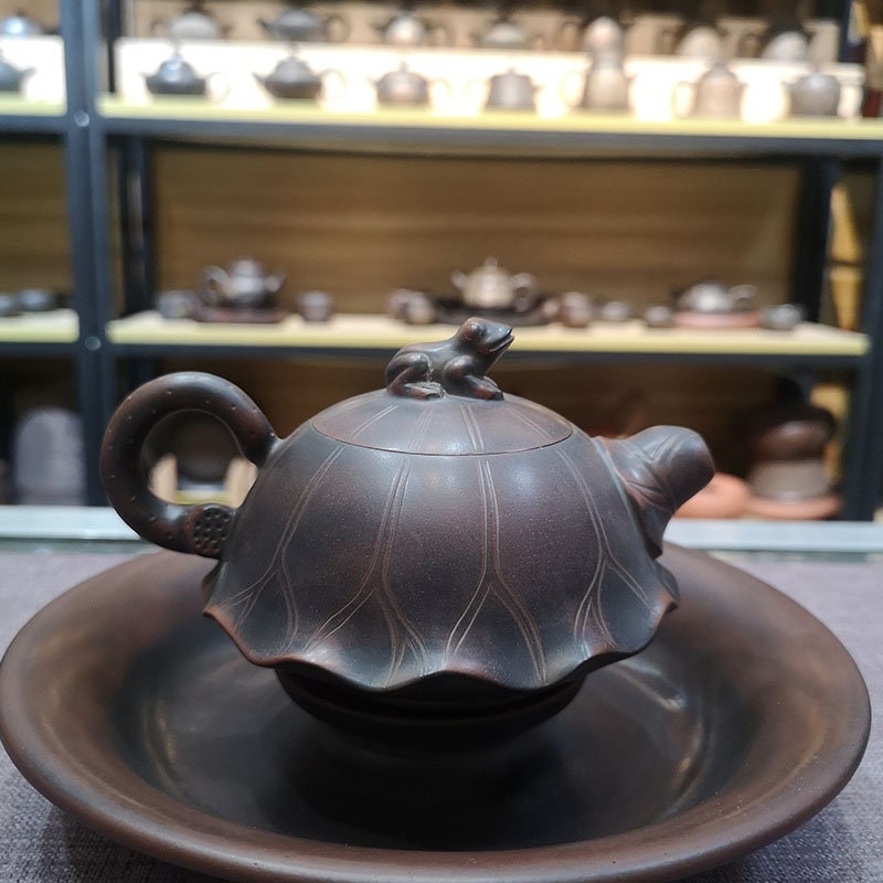 Handmade Lotus Leaf Teapots with Frog Qinzhou Clay Hand Making 200cc Tea Pot